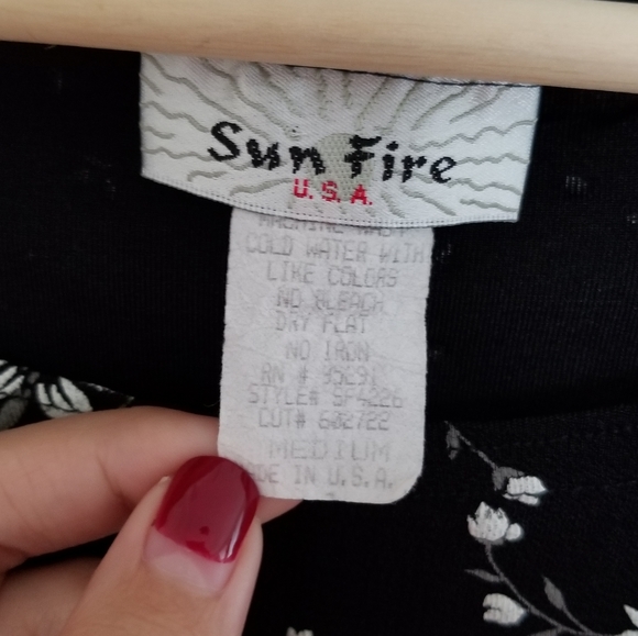 Sun Fire Vintage Stretchy Floral Crop Top - Picture 3 of 4